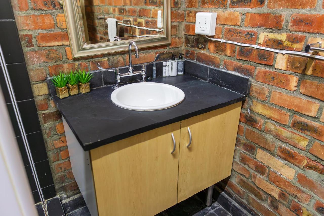 Manhattan Style Loft With Backup Power On 4 Loop Str Cape Town Ngoại thất bức ảnh